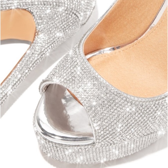 Silver pumps - Picture 3 of 3